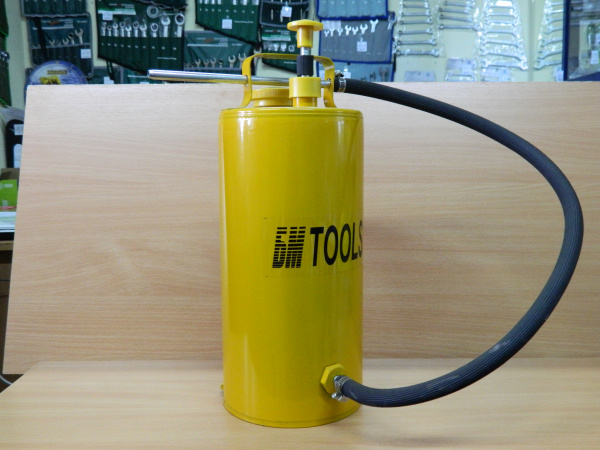 Бочок маслонагнетательный 6л. БМ 270306