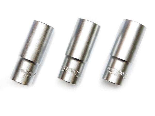 S0111L Головка торцевая глубокая 6гр. 1/4