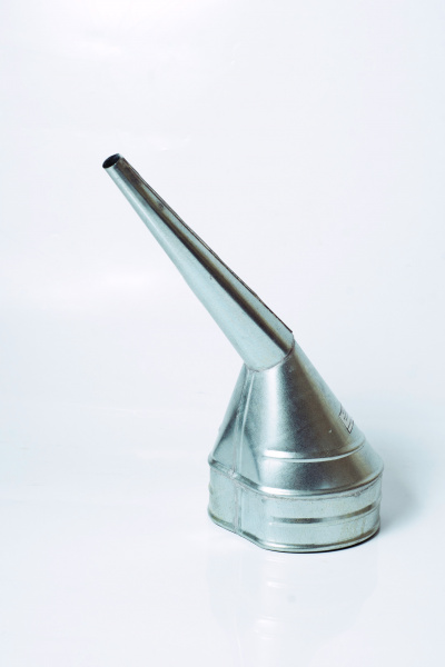 3982 Воронка метал.универсальная средняя D130 mm(угол 170 град.) (1)