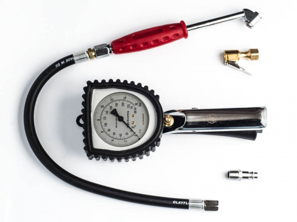 АТ34317 Манометр для накачки шин с шлангом и  штуцером (16BAR)